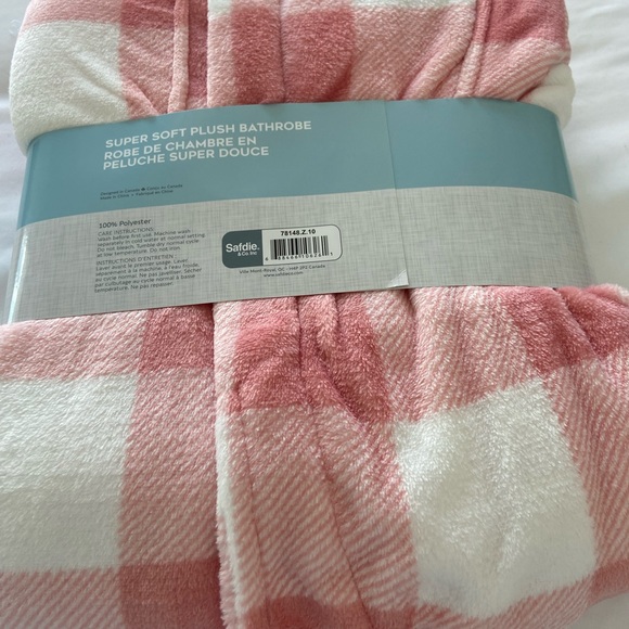 Brand new super soft plush bathrobe in small-medium - Picture 2 of 2